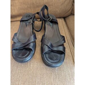 Dansko Size 11 Women's Black Leather Sandals
